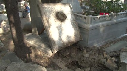 İstanbul Mezarda Kaçak Kazı Yapan 3 Kişi Yakalandı