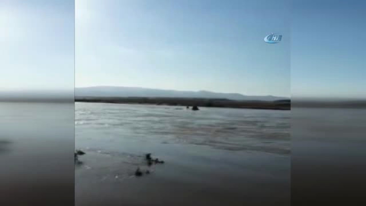 Baraj Kapakları Açılınca Adacıkta Mahsur Kaldılar