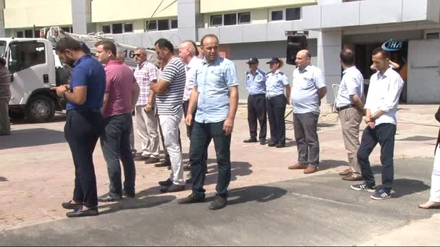 Bayrampaşa Belediyesi'nden İlçedeki Okullara Tonlarca Boya Yardımı