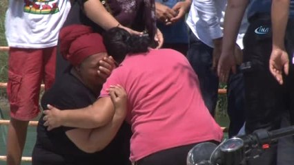 Kanala Düşen Çocuk Akıntıya Kapılarak Kayboldu, Annesi Ardından Feryat Etti