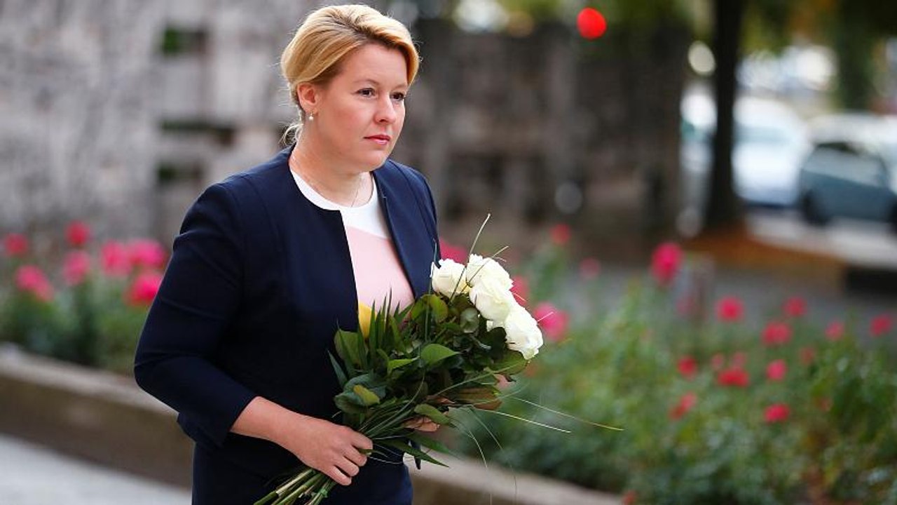 Nach Gewalttat und Protesten: Giffey besucht Chemnitz