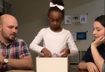 Une petite fille apprend qu'elle va être adoptée le jour de son anniversaire !