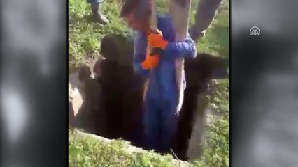 Kuyuya düşen tosun vinçle kurtarıldı - KARS