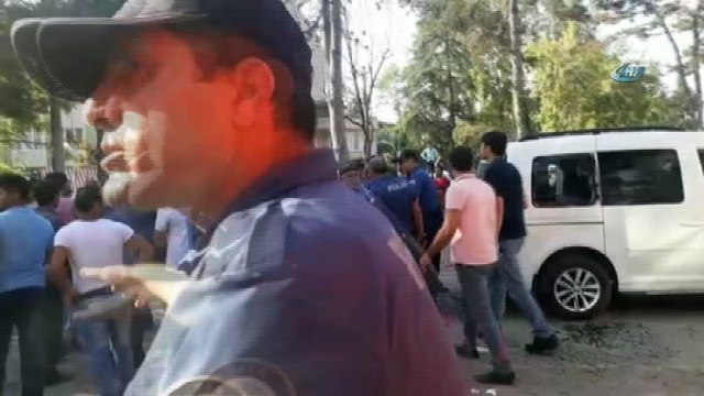 Bursa'da tehlikeli gerginlik...Polis hastane önündeki kavgaya silahla müdahale etti