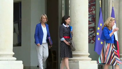 Remaniement: le gouvernement sera "au complet" mardi (Griveaux)