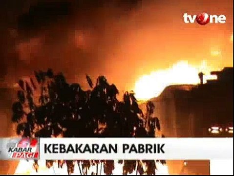 Kebakaran Hebat Landa Pabrik Sandal di Namorambe