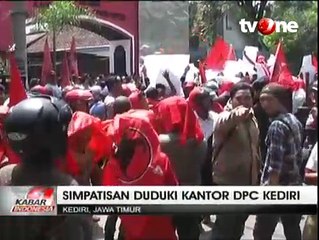Ratusan Simpatisan Segel Kantor PDIP Kota Kediri