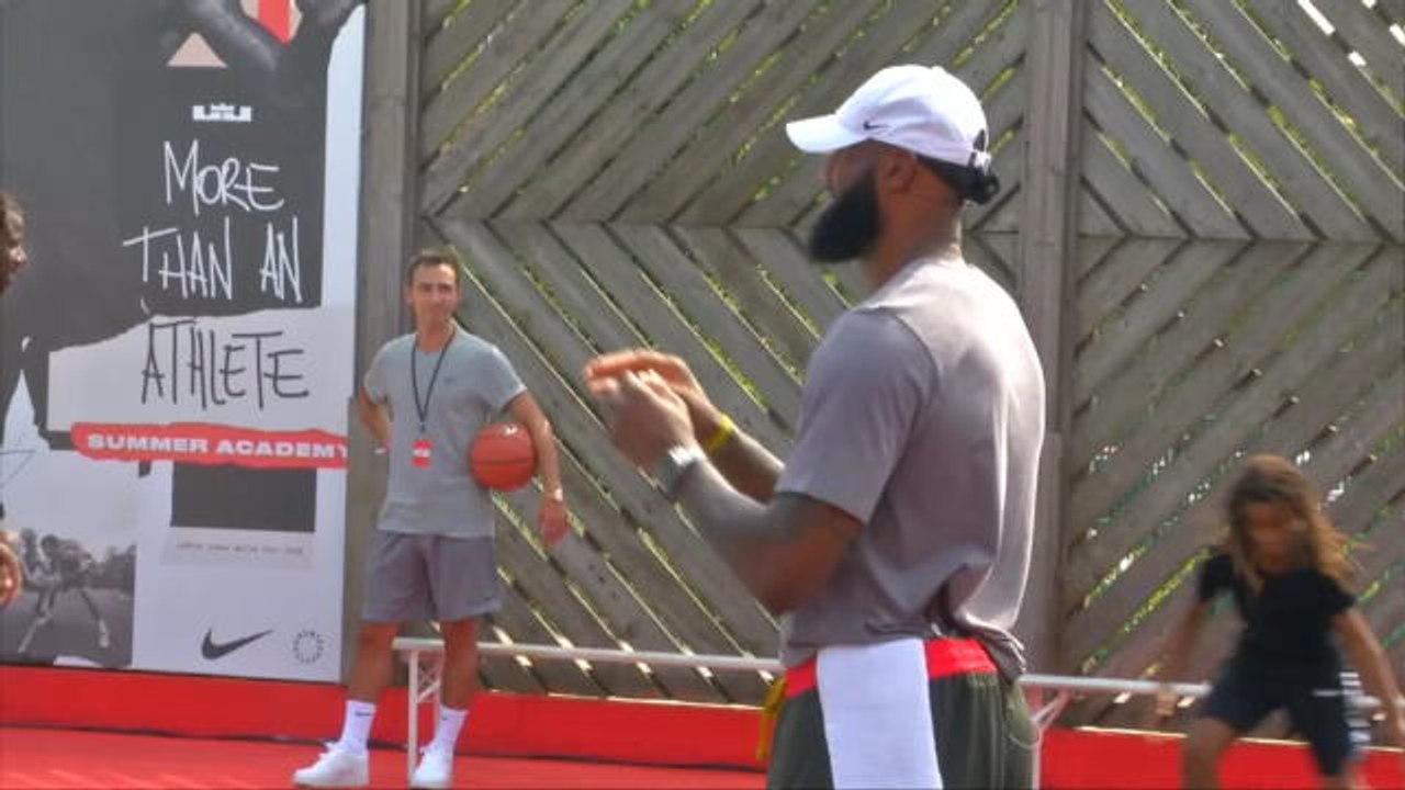NBA - La folle journée de LeBron James à Paris !