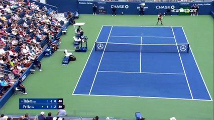 Frustré, Thiem s'est défoulé sur sa raquette... plutôt six fois qu'une !