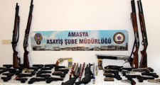 Amasya'da Sivil Olarak Düğünlere Giden Polisler 90 Silah Ele geçirdi