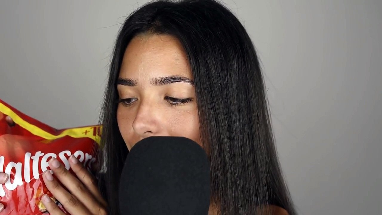 ASMR Eating Candy (Intense Mouth Sounds, Crackling sounds, Scratching sounds, Plastic sounds...)