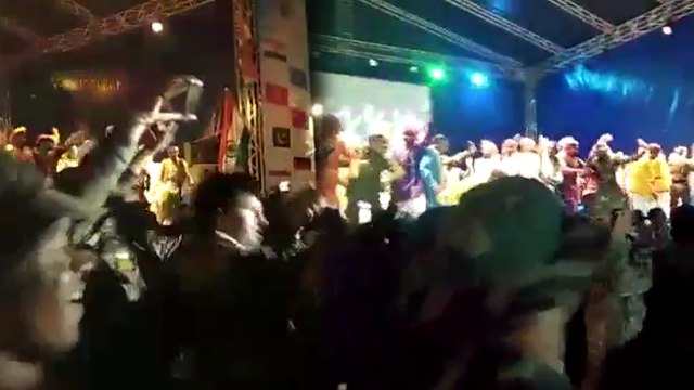 India - Pakistan के Soldiers ने एक साथ किया Bollywood Songs पर Dance, Video Viral | वनइंडिया हिंदी