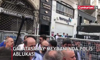 Galataray Meydanı'na girmek isteyen CHP'liler polisle tartıştı