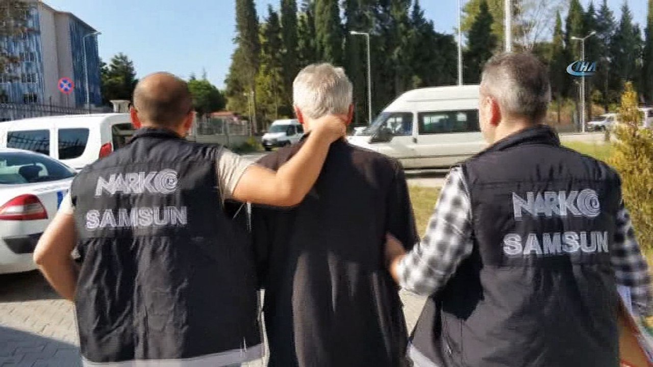 Evinde 37,5 kilo esrarla yakalandı