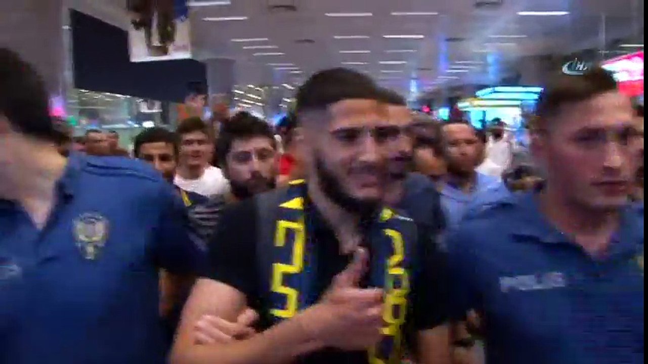 Fenerbahçe’nin Yeni Transferi Yassine Benzia İstanbul’a Geldi