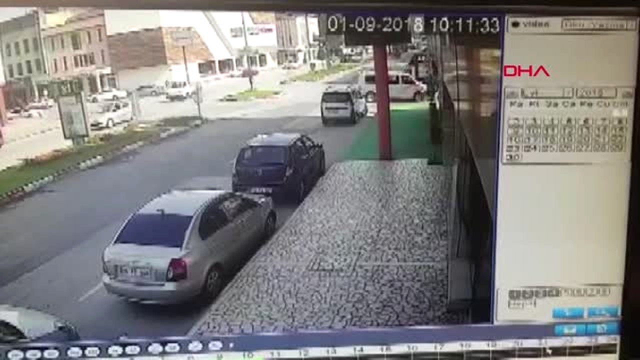 Bursa Kazada Yaralanan Gencin Oğlu Olduğunu Gören Anne Gözyaşlarına Boğuldu