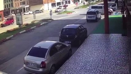 Motosiklet ile Minibüs Böyle Çarpıştı