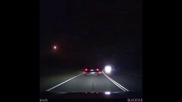 Une boule de feu traverse le ciel en australie. Météorite impressionnante