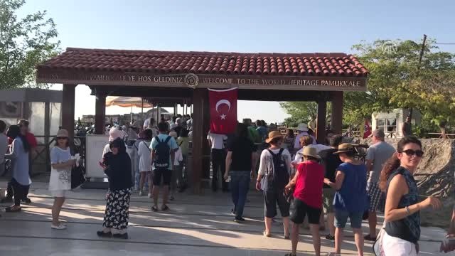 Beyaz Cennet Te Yerli Turist Yoğunluğu