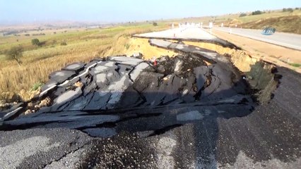 Kütahya - Uşak Karayolu'nda Yol Çöktü