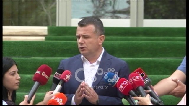 Ora News - PS kërkon dialog konstruktiv me opozitën, Balla: Shpifjeve s'kemi çfarë u bëjmë!