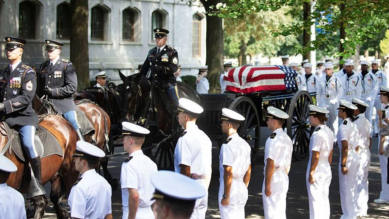 John McCain: Letzter Tribut an Militärakademie