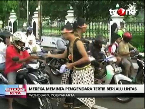Tokoh Pewayangan Turun ke Jalan Atur Lalu Lintas