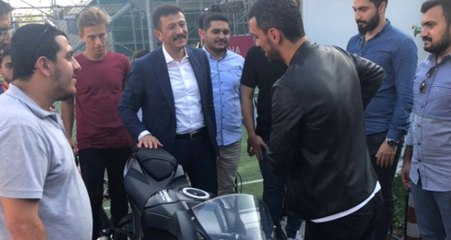 Dünya Supersport Şampiyonu Kenan Sofuoğlu'nun Motosikletini 10 Kişi Zor Taşıdı