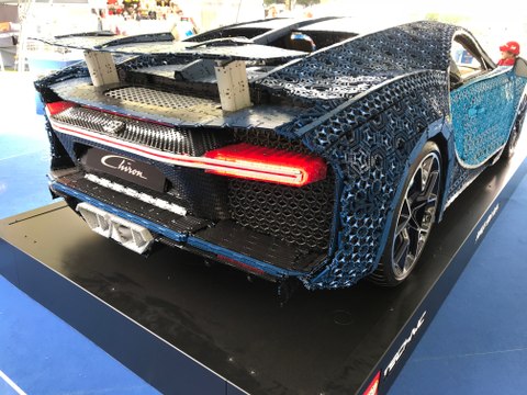 Vídeo: ¡encendemos el motor del Bugatti Chiron de LEGO!