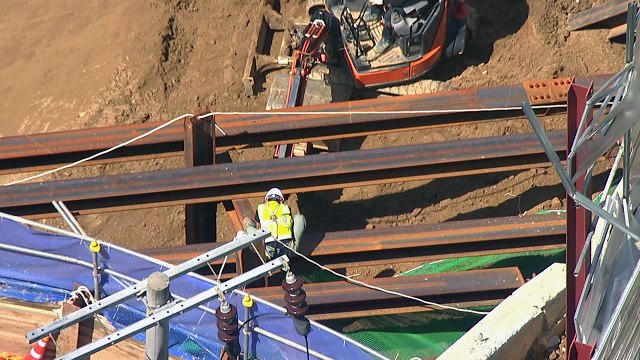 추가 도로침하 징후...불안에 떠는 주민들 / YTN