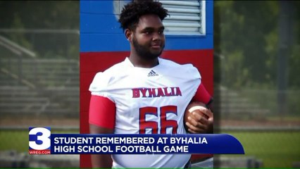 Tennessee Football Team Honors Student Who Died After Collapsing During Game