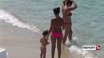 Report TV - Vlorë, sezoni turistik vijon ende, pushuesit: Tani është më qetë për të bërë plazh