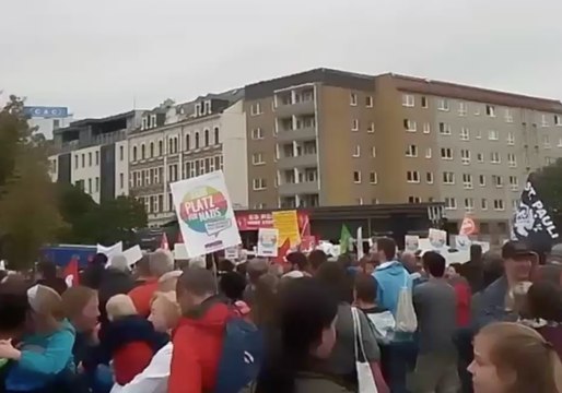 Right-Wing Counter Protesters Gather in Chemnitz as Rallies Continue