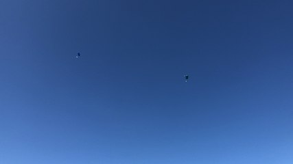 Démonstration des parachutistes