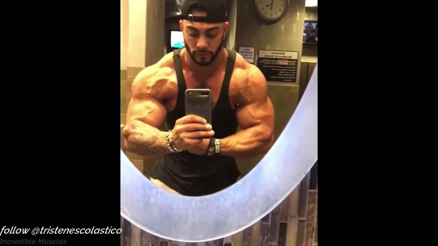 28 years old Incredible Muscular and Vascular Bodybuilder Tristen Esco Posing and flexing