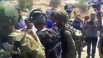 #شاهد| قوات الاحتلال تمنع أهالي بلدة راس كركر قضاء رام الله من الوصول إلى أراضيهم.