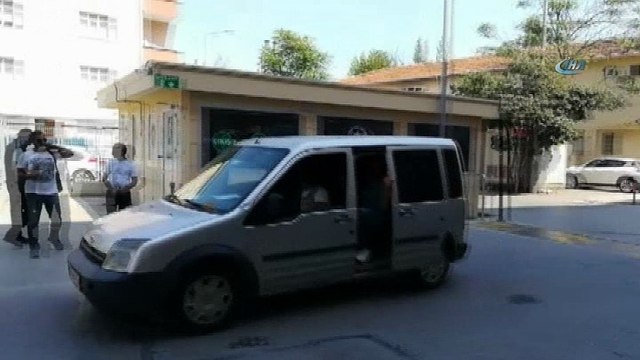 Yakalanan cezaevi firarisinden basın mensubuna tekmeli saldırı