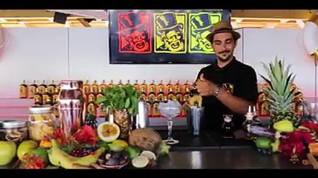 Guavaberry fans, who's ready to make a Guavatini at home this weekend? All you need for this recipe is:1.4 oz (40ml) SM Vanilla Rum0.3 oz (10ml) Baileys 0.3