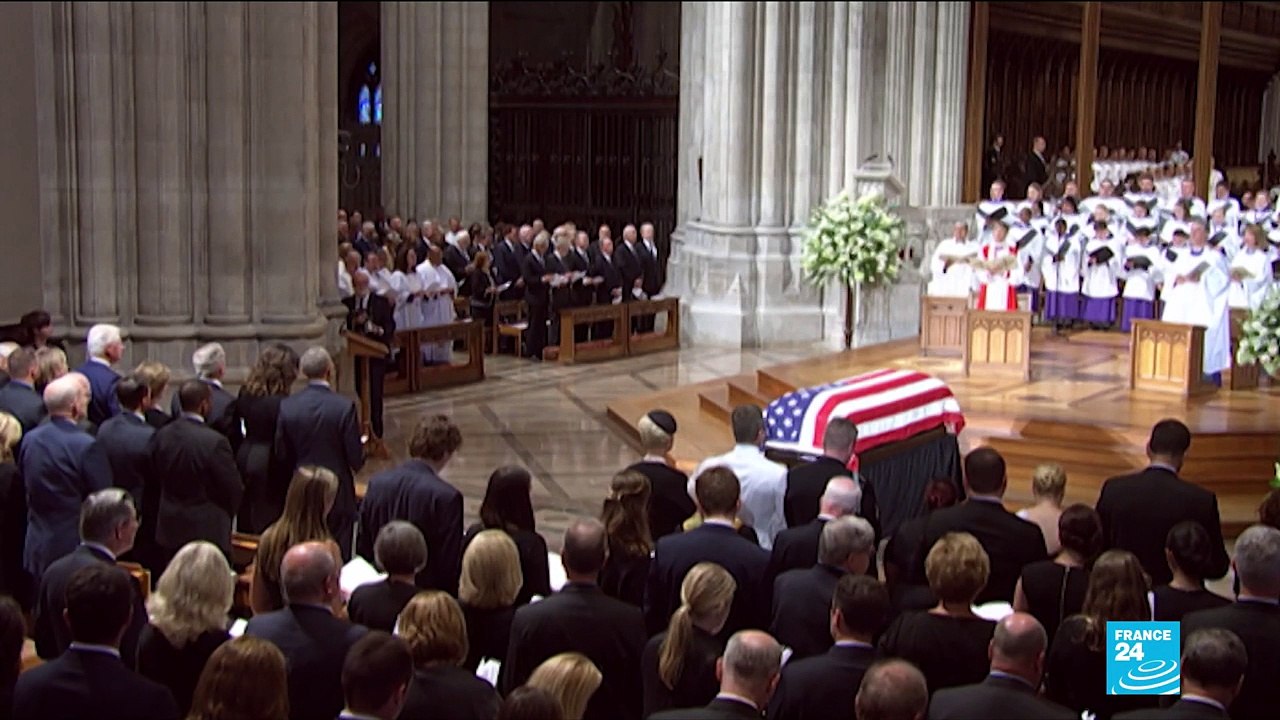 Des funérailles nationales pour John McCain, sans Donald Trump