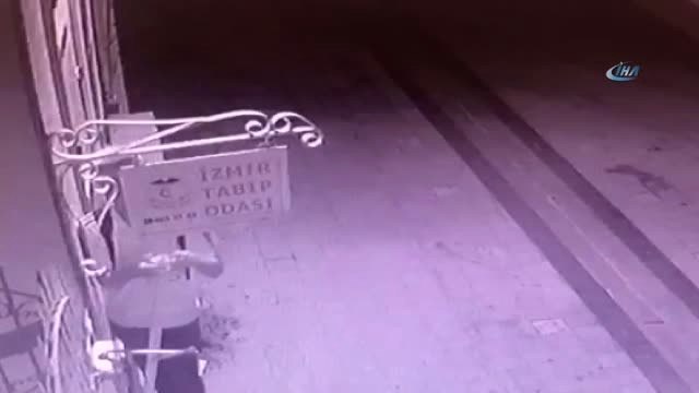 Böylesi Ne Görüldü, Ne Duyuldu Dedirten Hırsızlık Olayı Kamerada