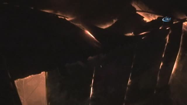 Evde Çıkan Yangın Paniğe Neden Oldu... Mahalleli Yangını Söndürebilmek İçin Seferber Oldu