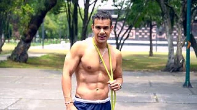 Vida Zen | Ejercita tus brazos y abdomen con la ayuda de un poste