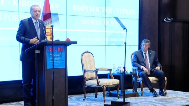 Erdoğan: 'Türk milleti 15 Temmuz gecesi nasıl sokaklarda darbecilerin silahlarına karşı koymuşsa, onların iplerini ellerinde tutanların ekonomi silahlarına teslim olmayacaktır'