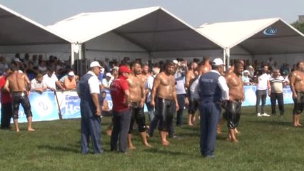 Arnavutköy'de Yağlı Güreşin Şampiyonu Hüseyin Gümüşalan