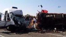 Tarım İşçilerini Taşıyan Kamyonet ile Minibüs Çarpıştı: 5 Ölü 23 Yaralı