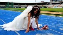 Düğün fotoğraflarını aşklarının başladığı atletizm sahasında koşarak çektirdiler