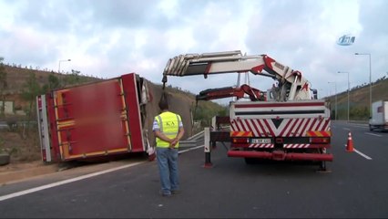 Yavuz Sultan Selim Köprüsü Girişinde Tır Devrildİ