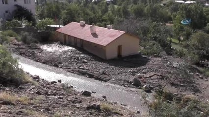 Erzurum'da Sel Ulaşımı Aksattı
