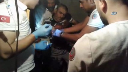 İnşaatın birinci katından düşen işçinin vücuduna demir çubuklar saplandı