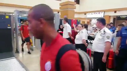 شاهد الجماهير التركية تواصل عنصريتها تجاه يونس بلهندة